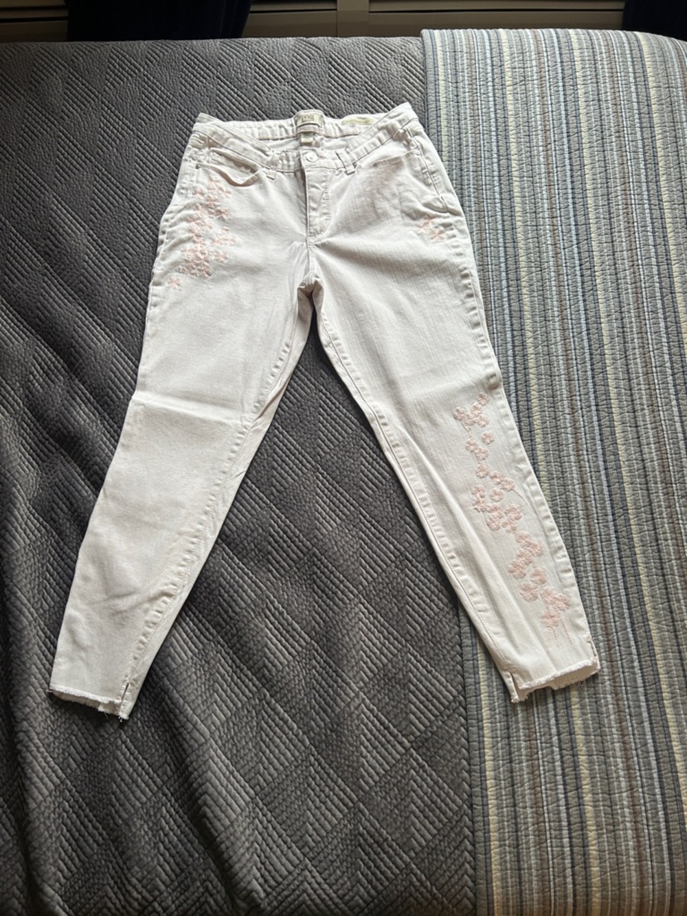 Vintage America Blues Boho Cream Ankle Jeans with Pink Floral Embroidery